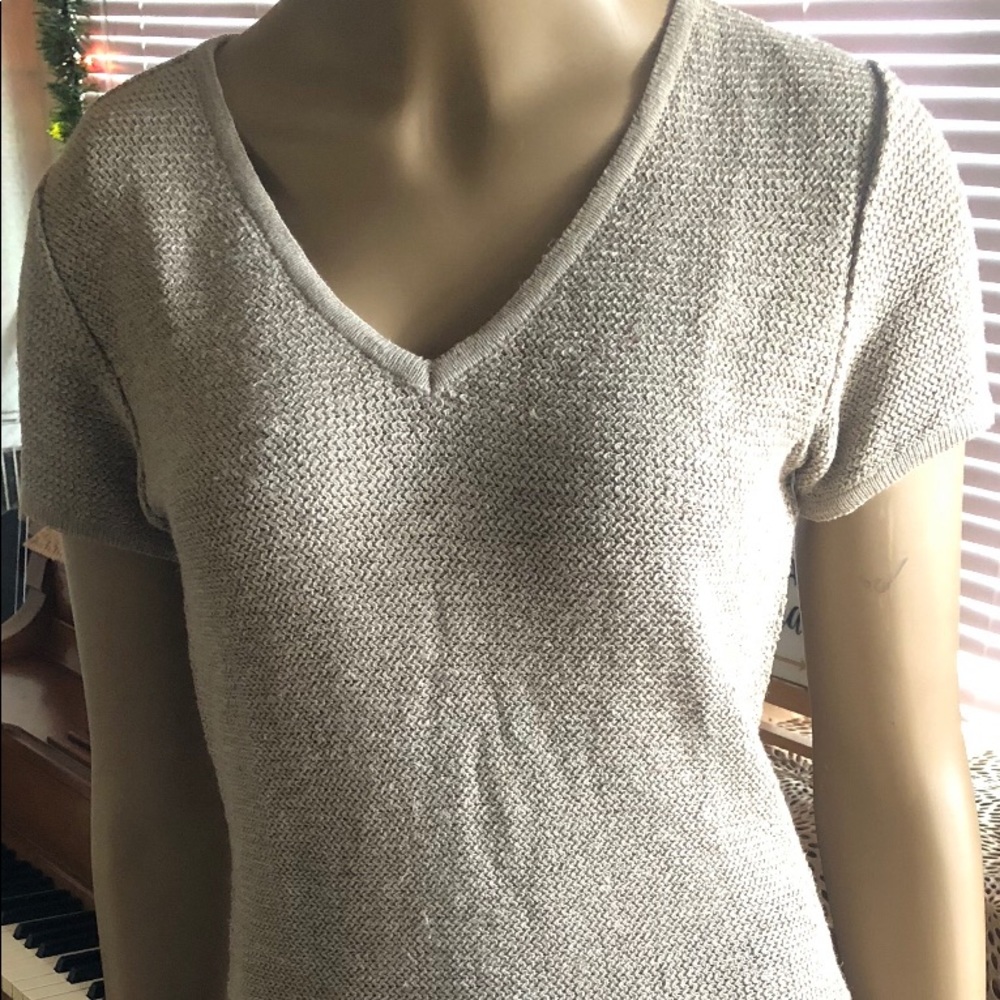 V-neck Tee. Size:small 100% hemp